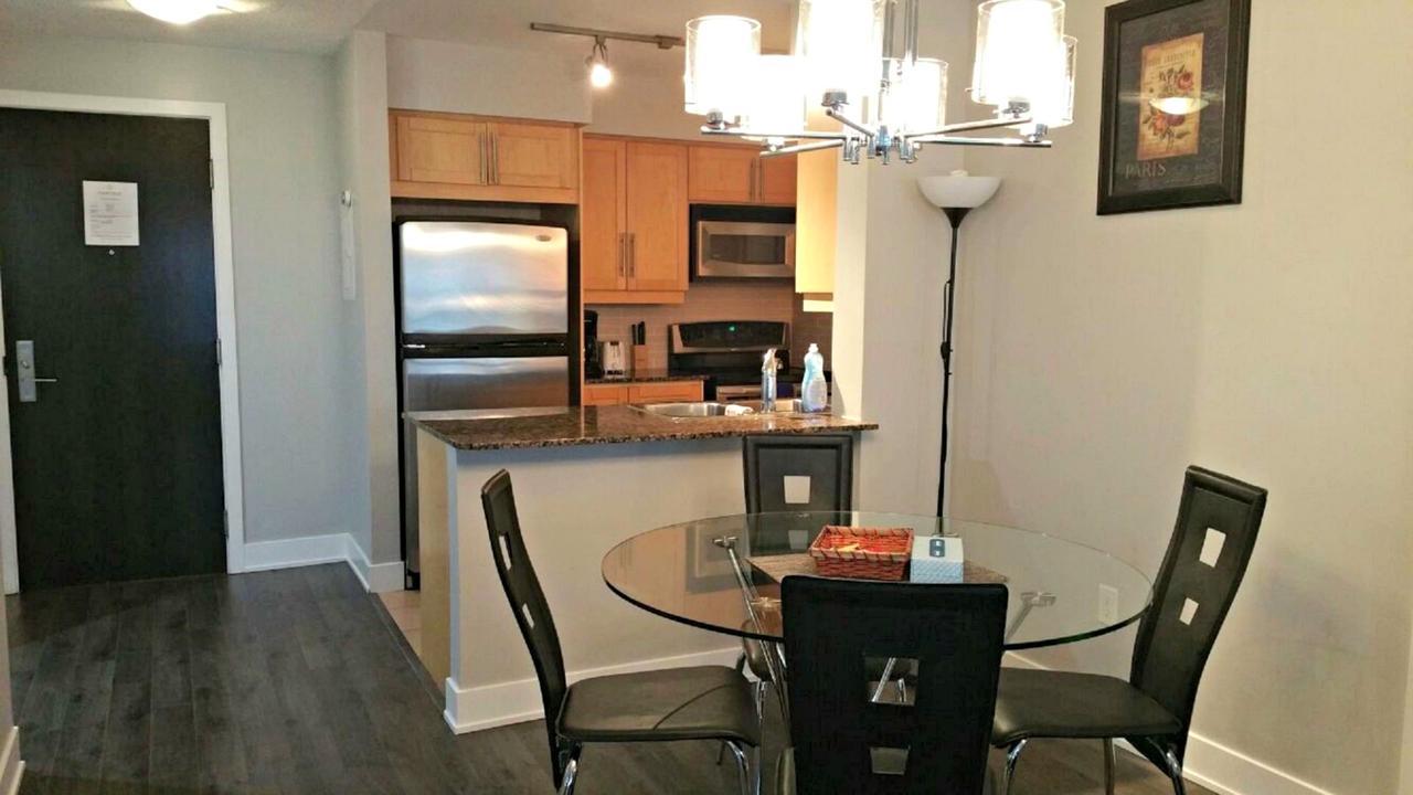 Blue Jays Aparment Apartment Toronto Exterior photo